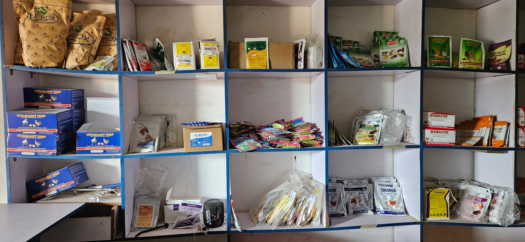 Veterinary medicines and supplements stocked on Vinda shelves